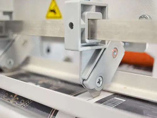 label finishing system with double plotter detail